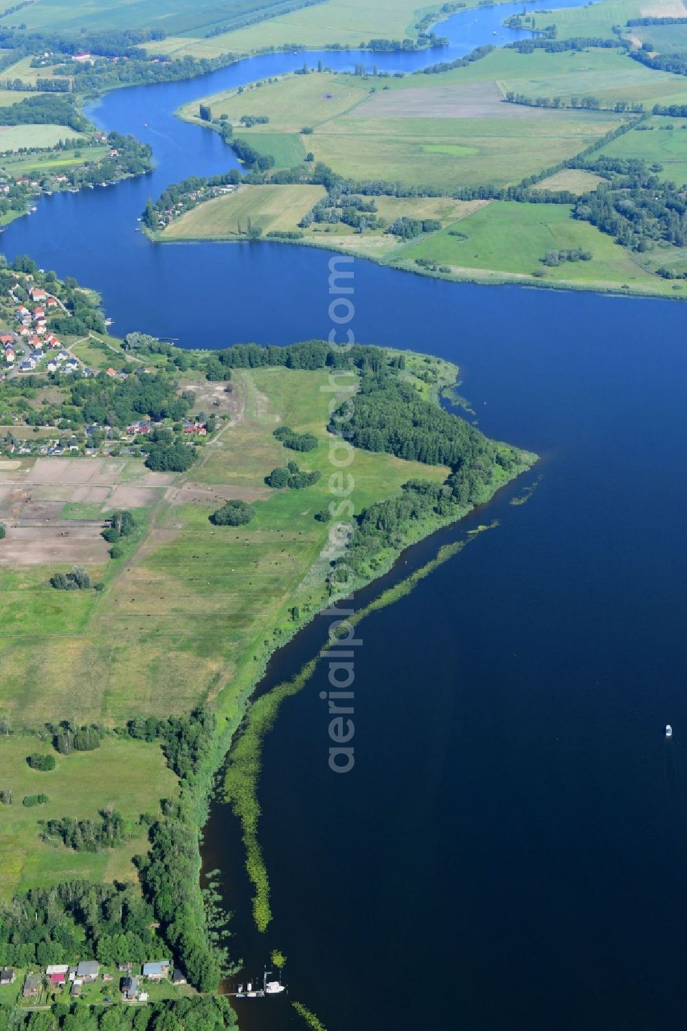 Töplitz from the bird's eye view: Riparian zones on the course of the river the Havel in Toeplitz in the state Brandenburg, Germany