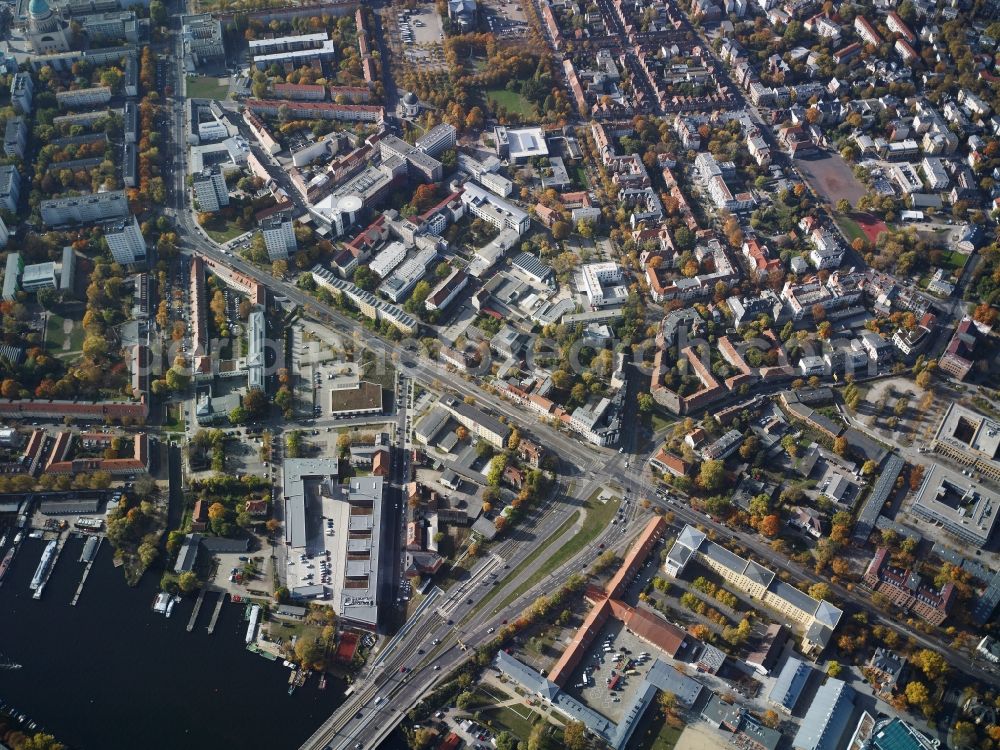 Aerial image Potsdam - Riparian zones on the course of the river Havel to the Tiefen See in Potsdam in the state Brandenburg