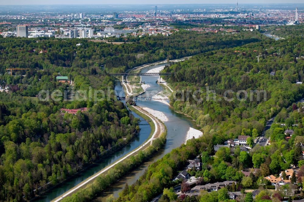 Großhesselohe from the bird's eye view: Shore areas on the course of the Isar river with Isarwerk Canal and Grosshesseloher Bridge in Grosshesselohe in the state Bavaria, Germany