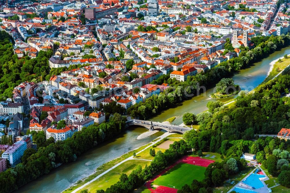 Aerial photograph München - Riparian zones on the course of the river of the river Isar in the district Ludwigsvorstadt-Isarvorstadt in Munich in the state Bavaria, Germany