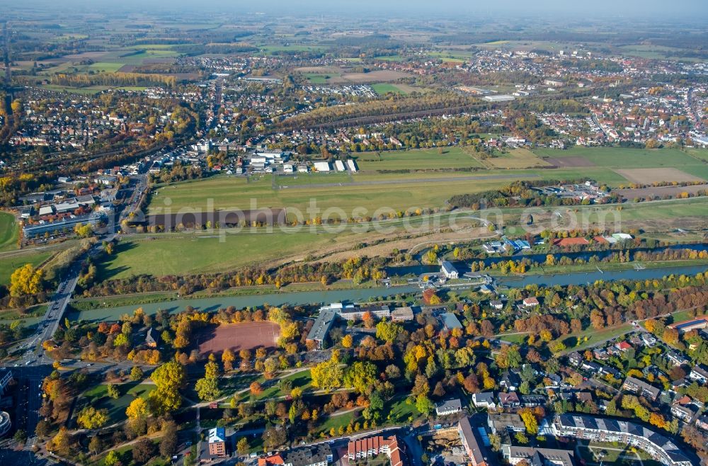 Aerial image Hamm - Riparian zones on the course of the Lippe river and the Datteln Hamm canal in Hamm in the state North Rhine-Westphalia. Next to it the airfield of the Luftsport Club Hamm e.V