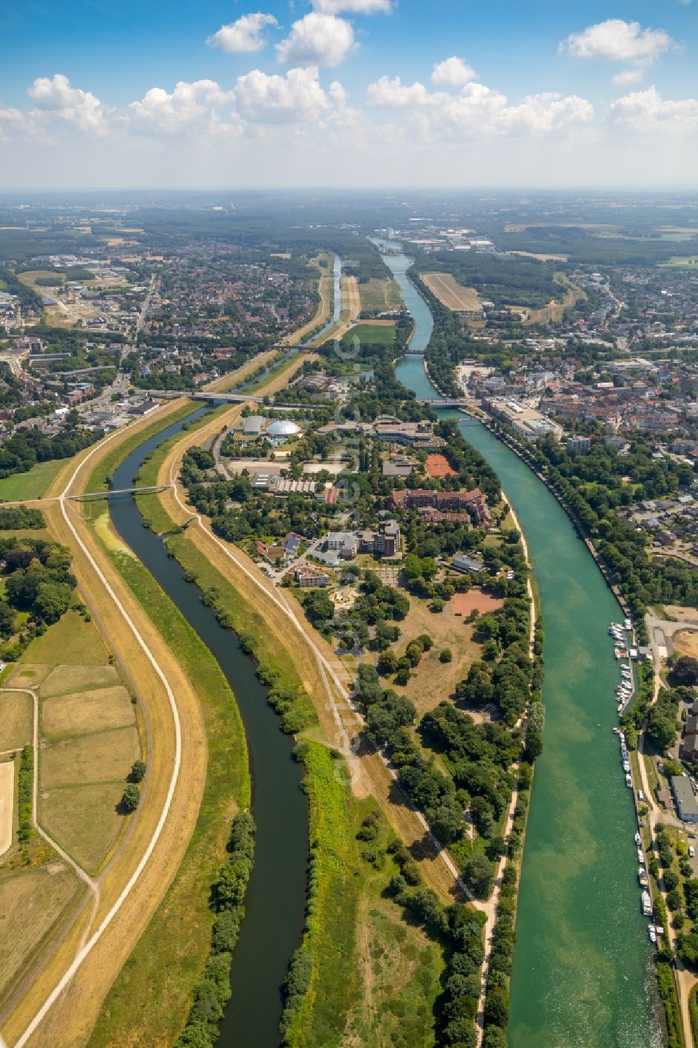 Aerial photograph Dorsten - Riparian zones on the course of the river of Lippe in Dorsten in the state North Rhine-Westphalia, Germany