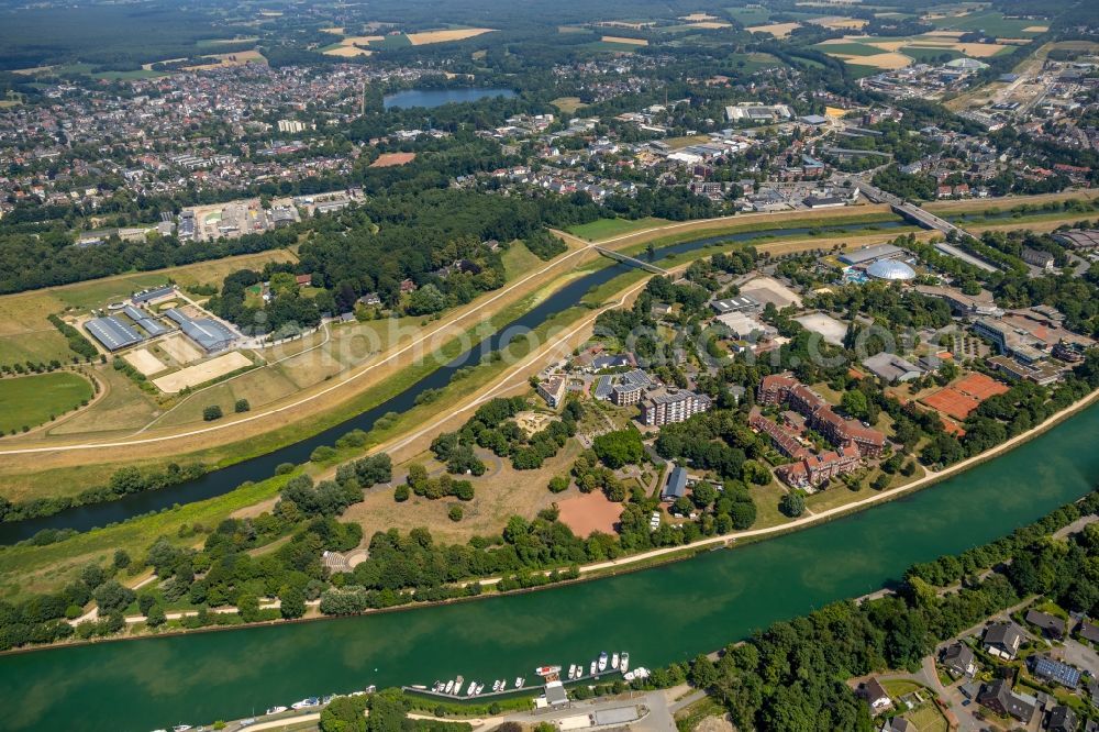 Dorsten from the bird's eye view: Riparian zones on the course of the river of Lippe in Dorsten in the state North Rhine-Westphalia, Germany