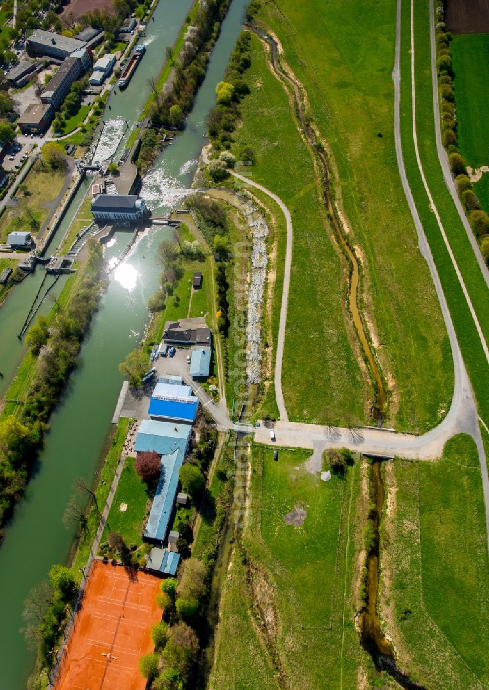 Aerial photograph Hamm - Riparian zones on the course of the river in Hamm in the state North Rhine-Westphalia