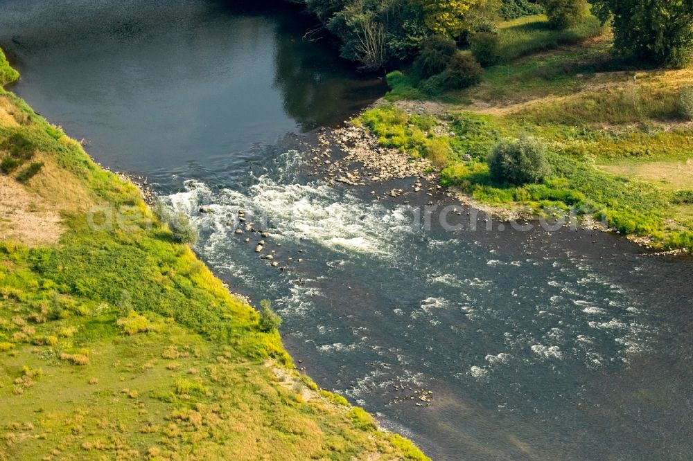 Aerial photograph Wesel - Riparian zones on the course of the river Lippe with fish pass in Wesel in the state North Rhine-Westphalia