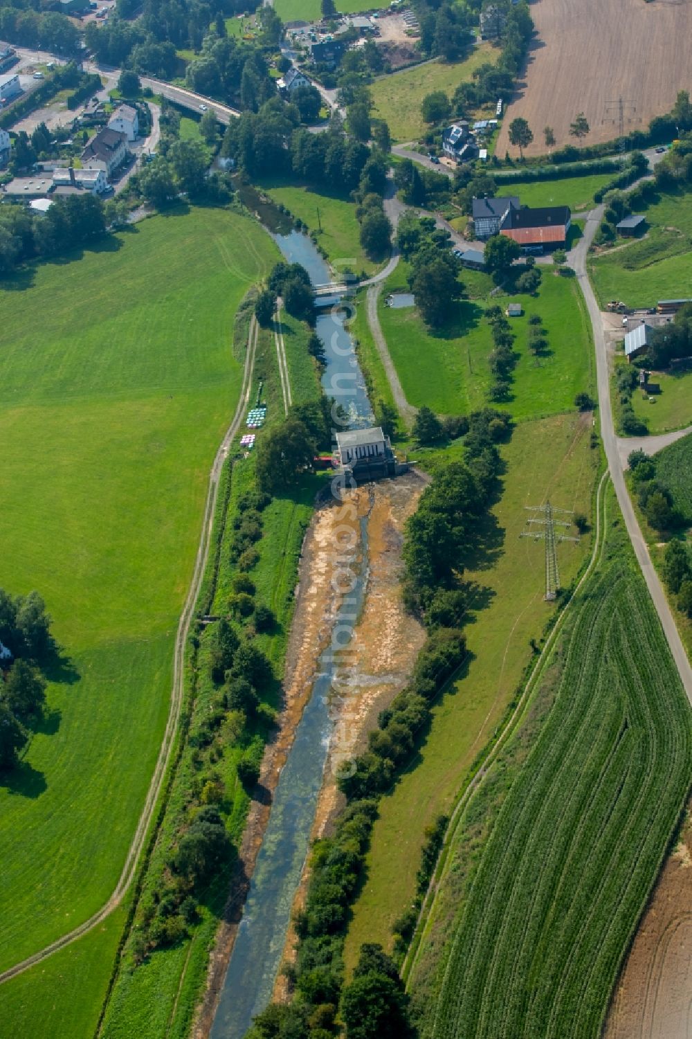 Meschede from the bird's eye view: Riparian zones on the course of the river Luchtmuecke in Meschede in the Sauerland in the state North Rhine-Westphalia