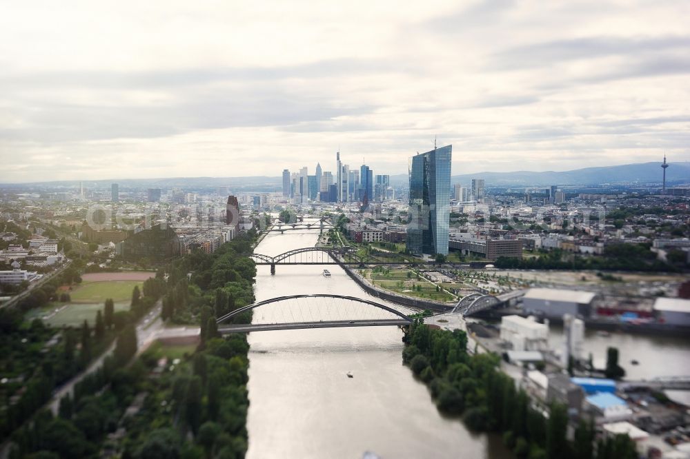 Aerial photograph Frankfurt am Main - Riparian zones on the course of the river Main in the district Frankfurt am Main Sued in Frankfurt in the state Hesse