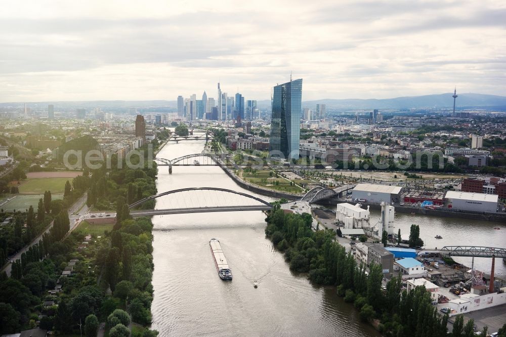 Frankfurt am Main from above - Riparian zones on the course of the river Main in the district Frankfurt am Main Sued in Frankfurt in the state Hesse