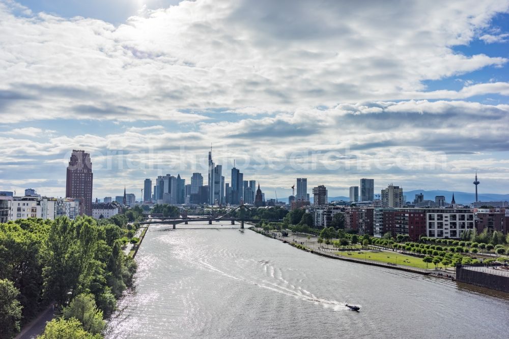 Aerial image Frankfurt am Main - Riparian zones on the course of the river of Main destrict Ostend in Frankfurt in the state Hesse