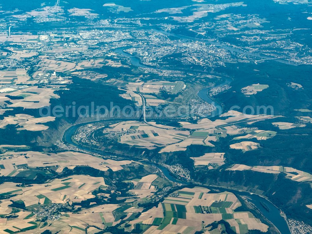 Dieblich from the bird's eye view: Riparian zones on the course of the river Mosel in Dieblich in the state Rhineland-Palatinate, Germany