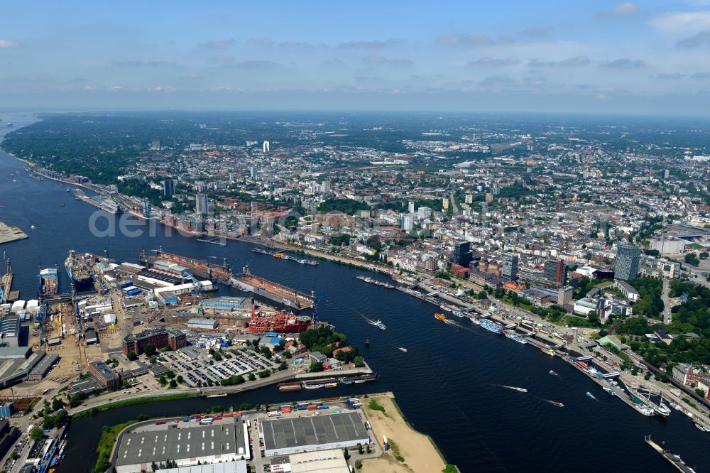 Aerial image Hamburg - Riparian zones on the course of the river Norderelbe on Landungsbruecken in Hamburg in Germany