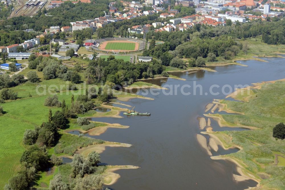 Aerial image Frankfurt (Oder) - Riparian zones on the course of the river der Oder - Odra in Frankfurt (Oder) in the state Brandenburg