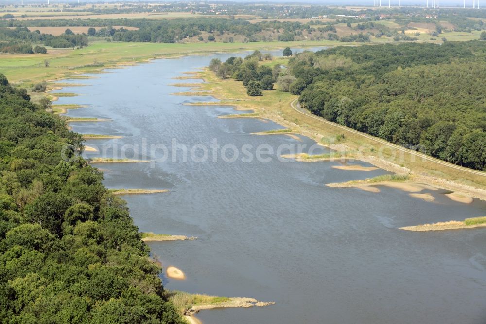 Aerial photograph Frankfurt (Oder) - Riparian zones on the course of the river der Oder - Odra in Frankfurt (Oder) in the state Brandenburg