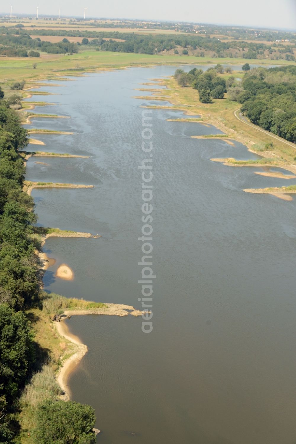 Frankfurt (Oder) from above - Riparian zones on the course of the river der Oder - Odra in Frankfurt (Oder) in the state Brandenburg