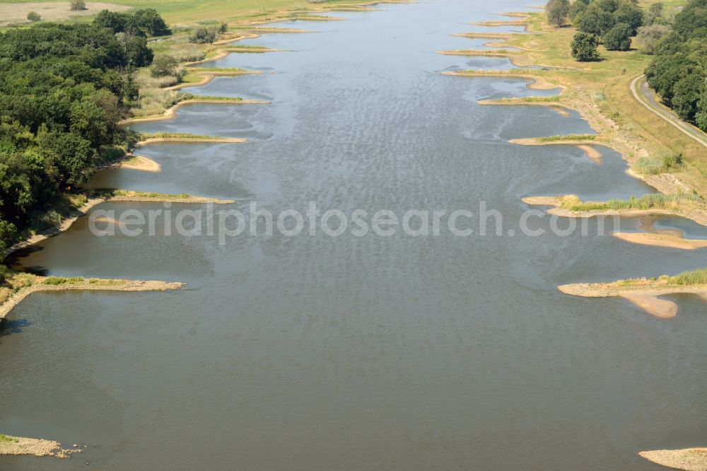 Frankfurt (Oder) from the bird's eye view: Riparian zones on the course of the river der Oder - Odra in Frankfurt (Oder) in the state Brandenburg