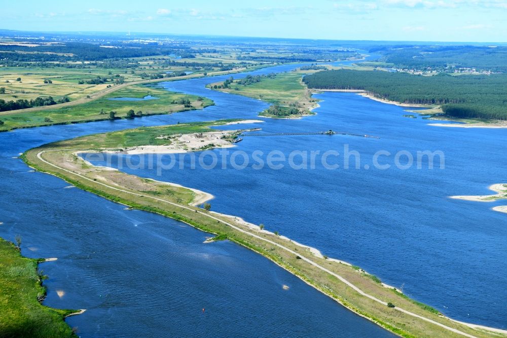 Aerial image Stolzenhagen - Riparian zones on the course of the river of Oder in Stolzenhagen in the state Brandenburg, Germany