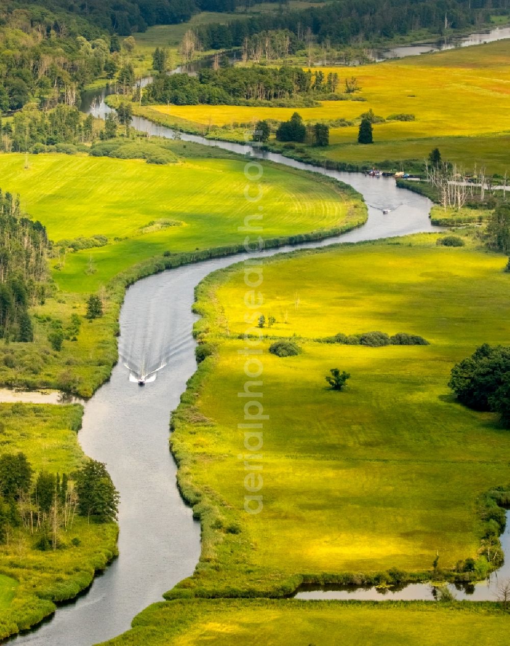 Warrenzin from the bird's eye view: Riparian zones on the course of the river Peene and motorboat in Warrenzin in the state Mecklenburg - Western Pomerania