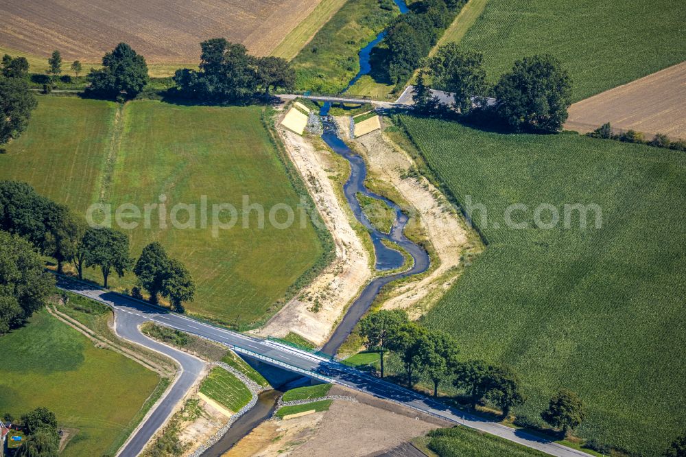 Altendorf-Ulfkotte from the bird's eye view: Riparian zones on the course of the river Rapphoffs Muehlenbach on street Altendorfer Strasse in Altendorf-Ulfkotte at Ruhrgebiet in the state North Rhine-Westphalia, Germany