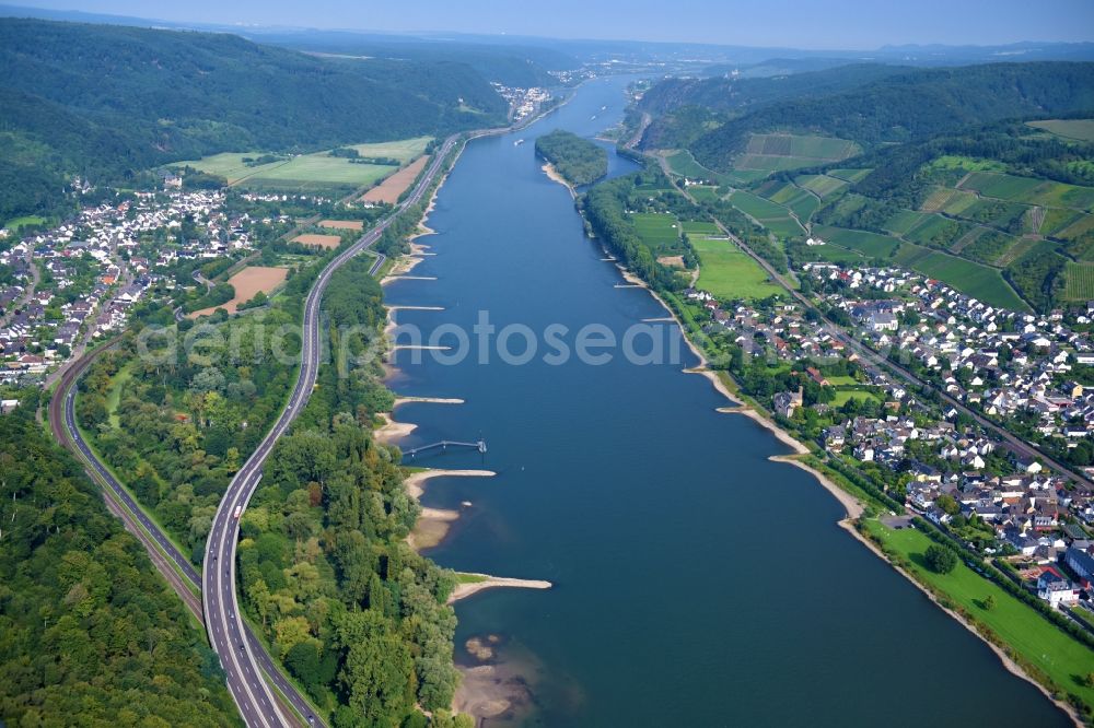 Aerial photograph Andernach - Riparian zones on the course of the river of the Rhine river in Andernach in the state Rhineland-Palatinate, Germany