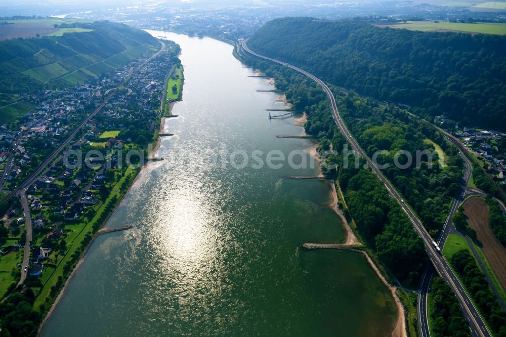 Aerial image Andernach - Riparian zones on the course of the river of the Rhine river in Andernach in the state Rhineland-Palatinate, Germany