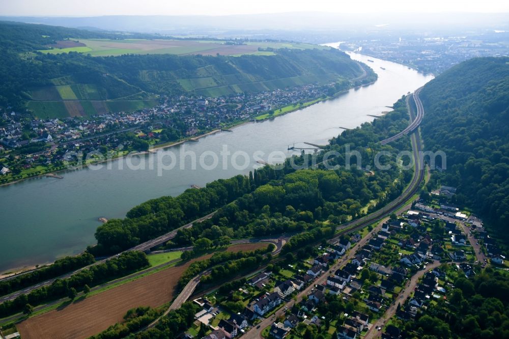 Aerial photograph Andernach - Riparian zones on the course of the river of the Rhine river in Andernach in the state Rhineland-Palatinate, Germany