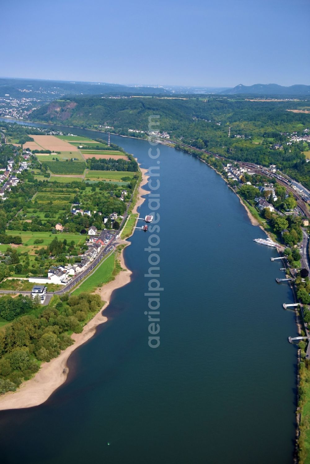 Aerial image Dattenberg - Riparian zones on the course of the river of the Rhine river in Dattenberg in the state Rhineland-Palatinate, Germany