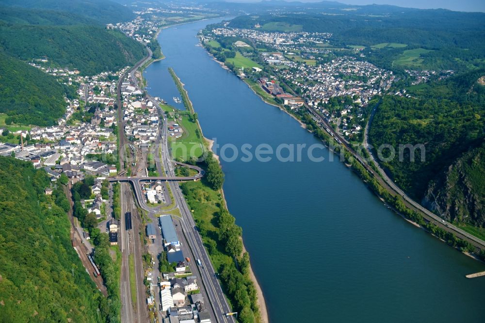 Hammerstein from the bird's eye view: Riparian zones on the course of the river of the Rhine river in Hammerstein in the state Rhineland-Palatinate, Germany