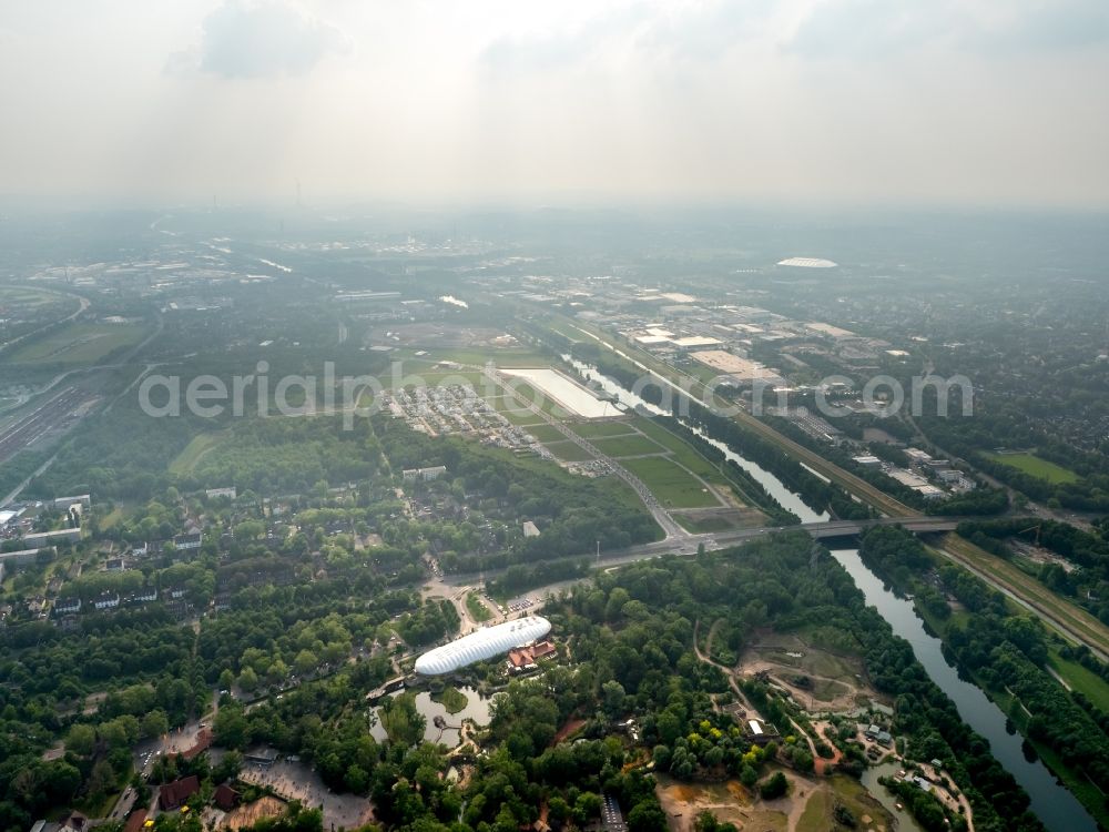 Aerial photograph Gelsenkirchen - Riparian zones on the course of the river Rhine-Herne-Canal and the river Emscher in Gelsenkirchen in the state of North Rhine-Westphalia