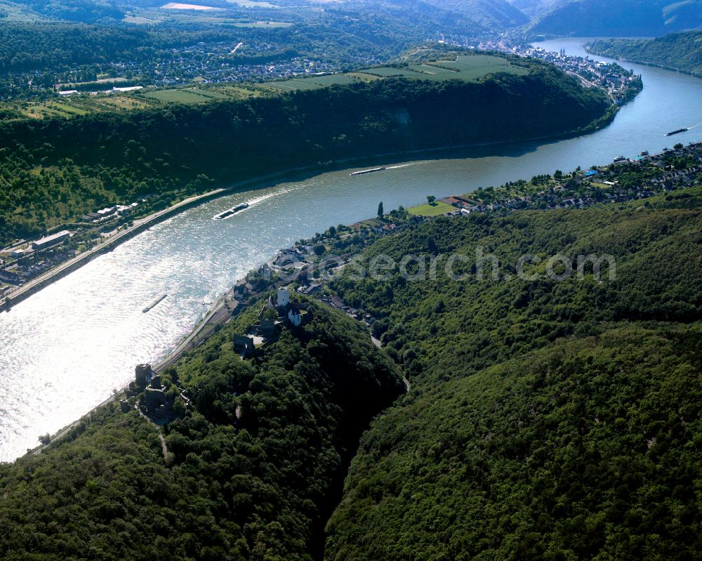 Kamp-Bornhofen from above - Riparian zones on the course of the river of the Rhine river in Kamp-Bornhofen in the state Rhineland-Palatinate, Germany