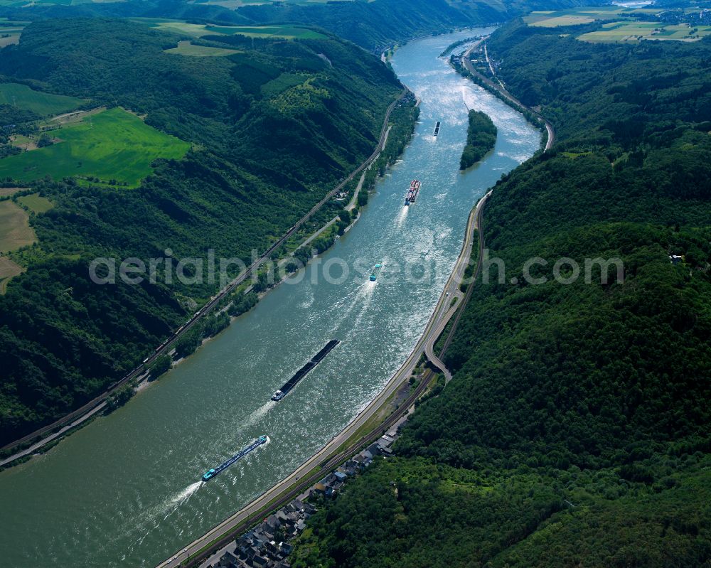 Aerial photograph Lahnstein - Riparian zones on the course of the river of the Rhine river in Lahnstein in the state Rhineland-Palatinate, Germany