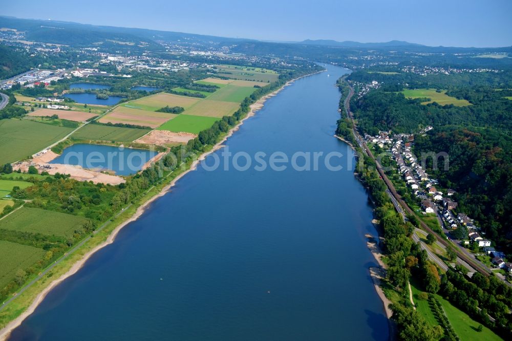 Leubsdorf from above - Riparian zones on the course of the river of the Rhine river in Leubsdorf in the state Rhineland-Palatinate, Germany