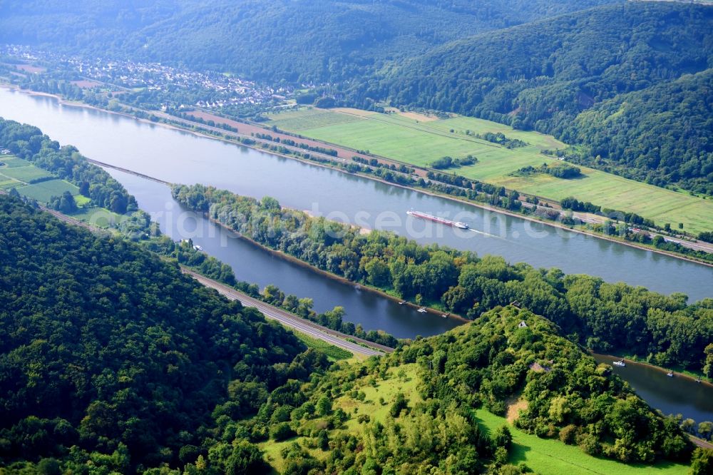 Oberhammerstein from the bird's eye view: Riparian zones on the course of the river of the Rhine river in Oberhammerstein in the state Rhineland-Palatinate, Germany