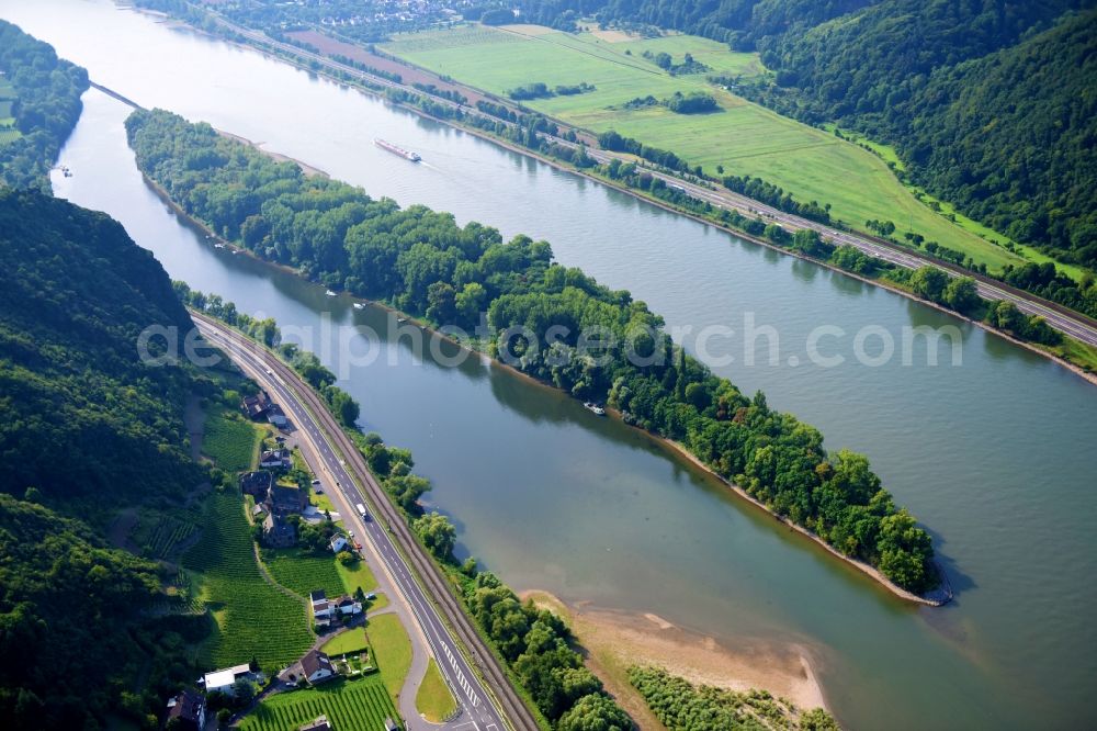 Aerial image Oberhammerstein - Riparian zones on the course of the river of the Rhine river in Oberhammerstein in the state Rhineland-Palatinate, Germany