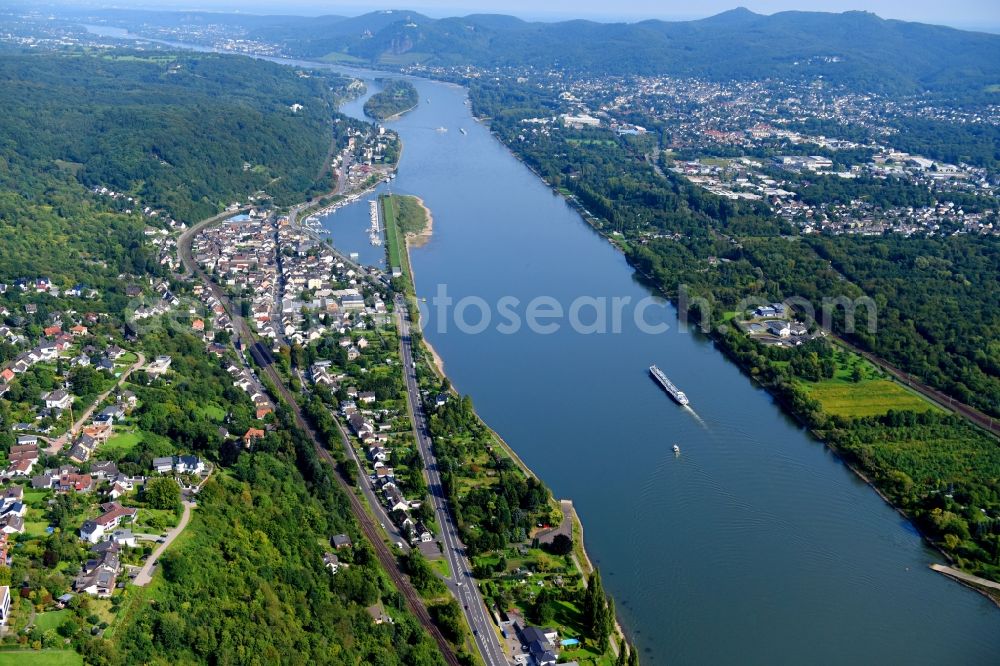 Aerial photograph Remagen - Riparian zones on the course of the river of the Rhine river in the district Oberwinter in Remagen in the state Rhineland-Palatinate, Germany