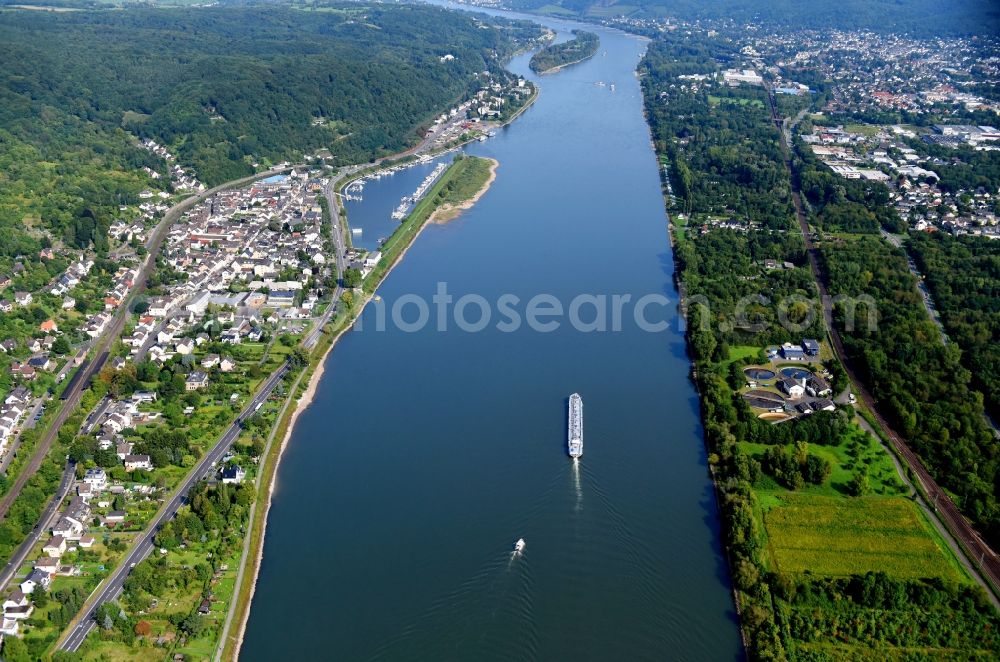 Remagen from above - Riparian zones on the course of the river of the Rhine river in the district Oberwinter in Remagen in the state Rhineland-Palatinate, Germany