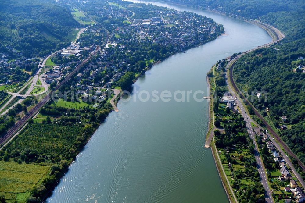 Remagen from the bird's eye view: Riparian zones on the course of the river of the Rhine river in the district Oberwinter in Remagen in the state Rhineland-Palatinate, Germany