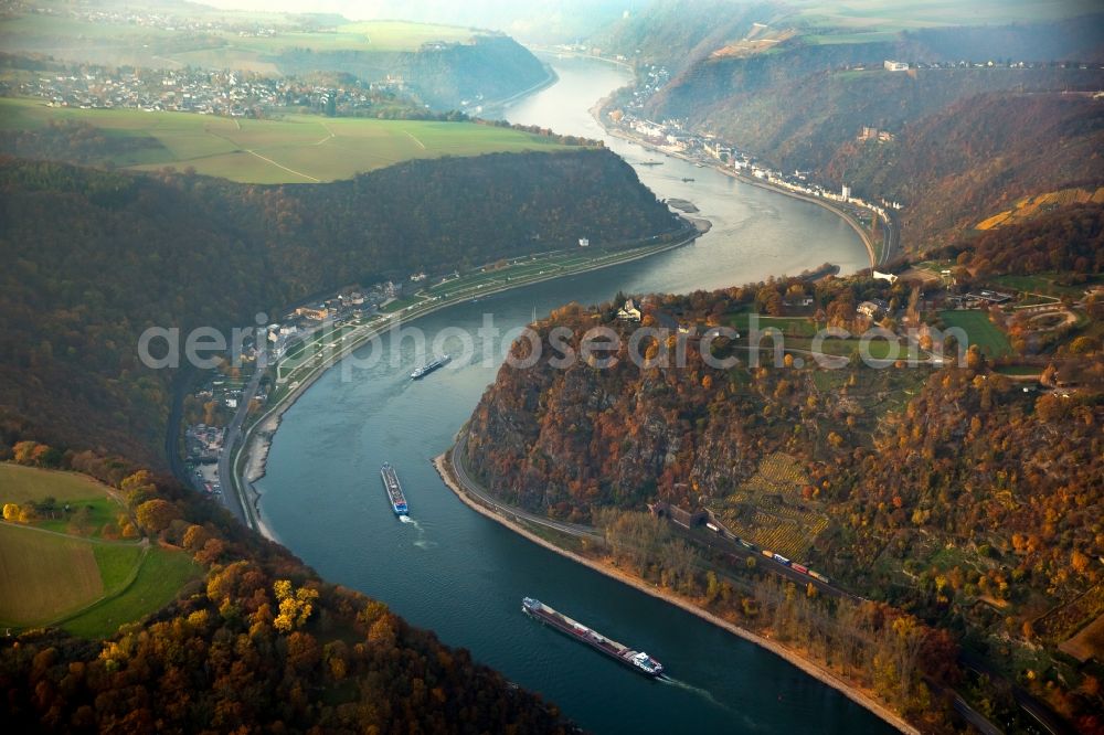 Aerial image Sankt Goarshausen - Riparian zones on the course of the river Rhine in Sankt Goarshausen in the state Rhineland-Palatinate