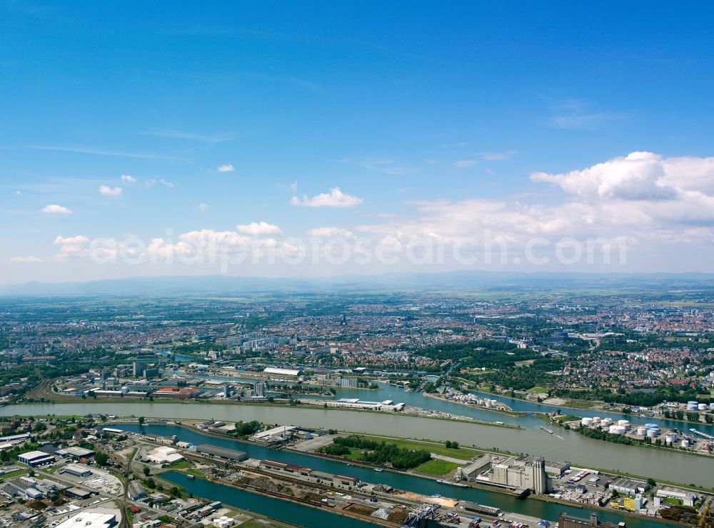 Aerial image Strasbourg - Riparian zones on the course of the river of the Rhine river in Strasbourg in Grand Est, France