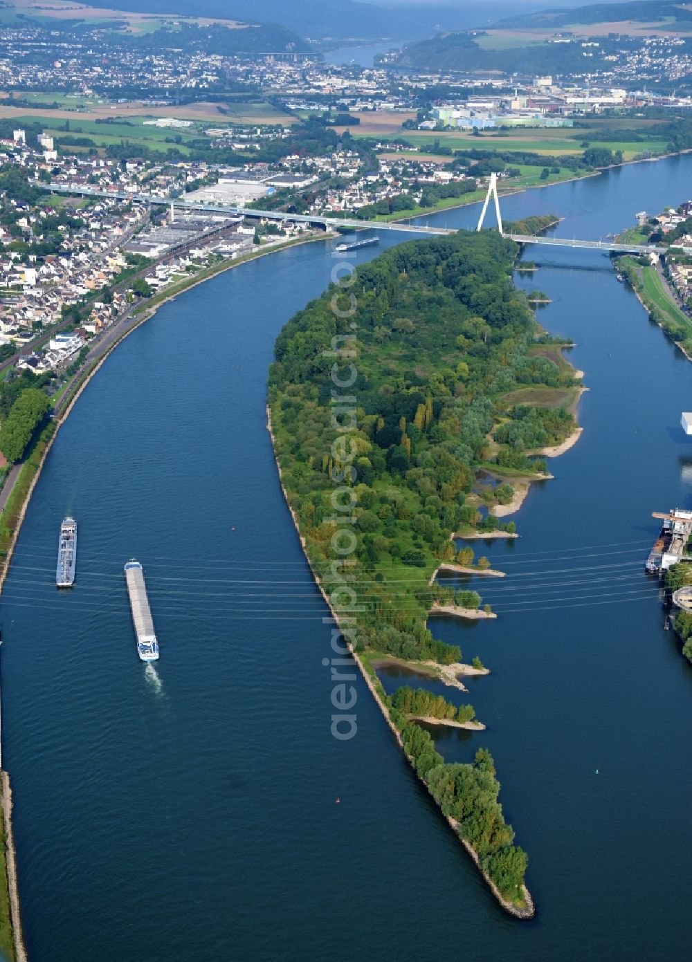 Aerial image Weißenthurm - Riparian zones on the course of the river of the Rhine river in Weissenthurm in the state Rhineland-Palatinate, Germany