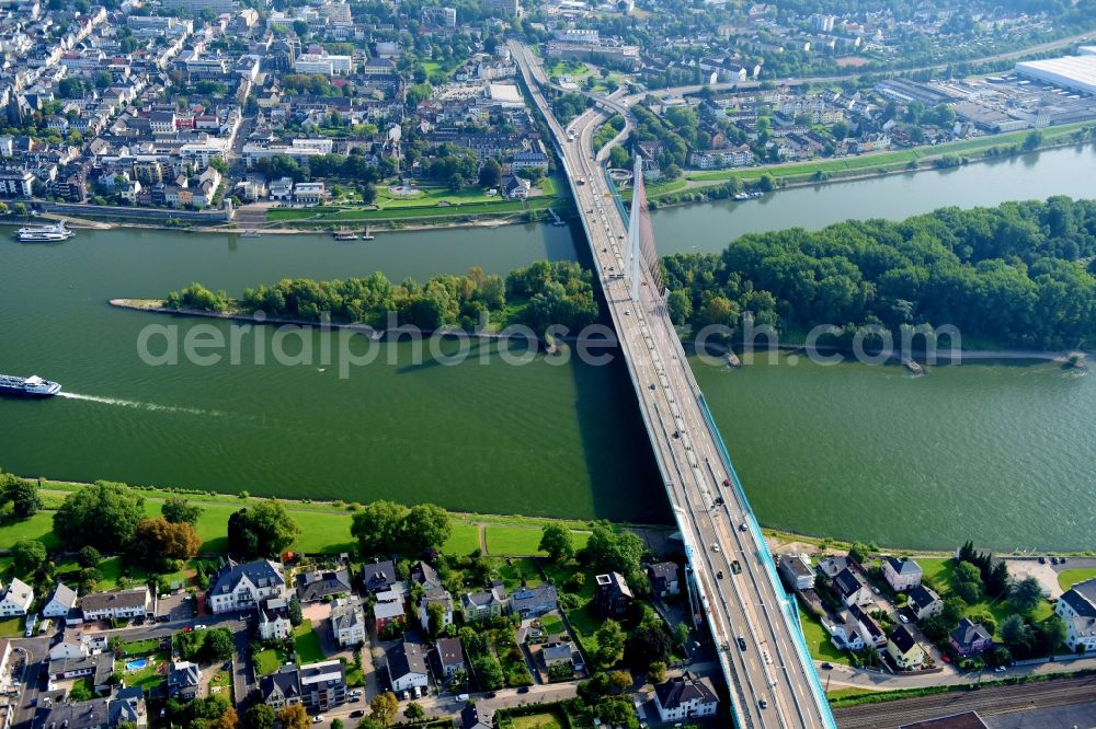 Weißenthurm from the bird's eye view: Riparian zones on the course of the river of the Rhine river in Weissenthurm in the state Rhineland-Palatinate, Germany