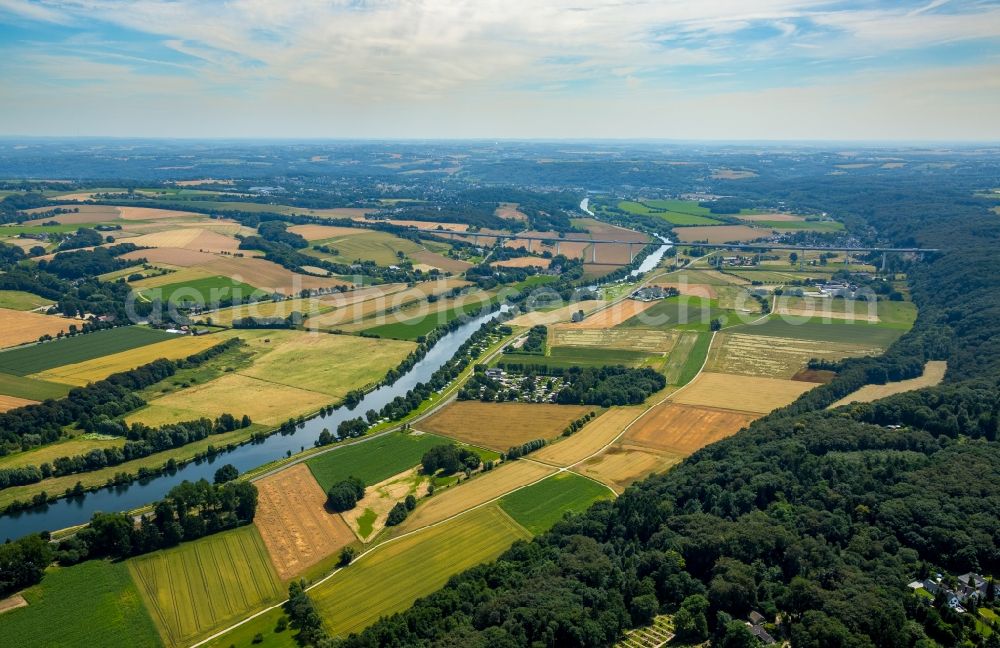 Mülheim an der Ruhr from above - Riparian zones on the course of the river on Rhurtalhang in Muelheim on the Ruhr in the state North Rhine-Westphalia