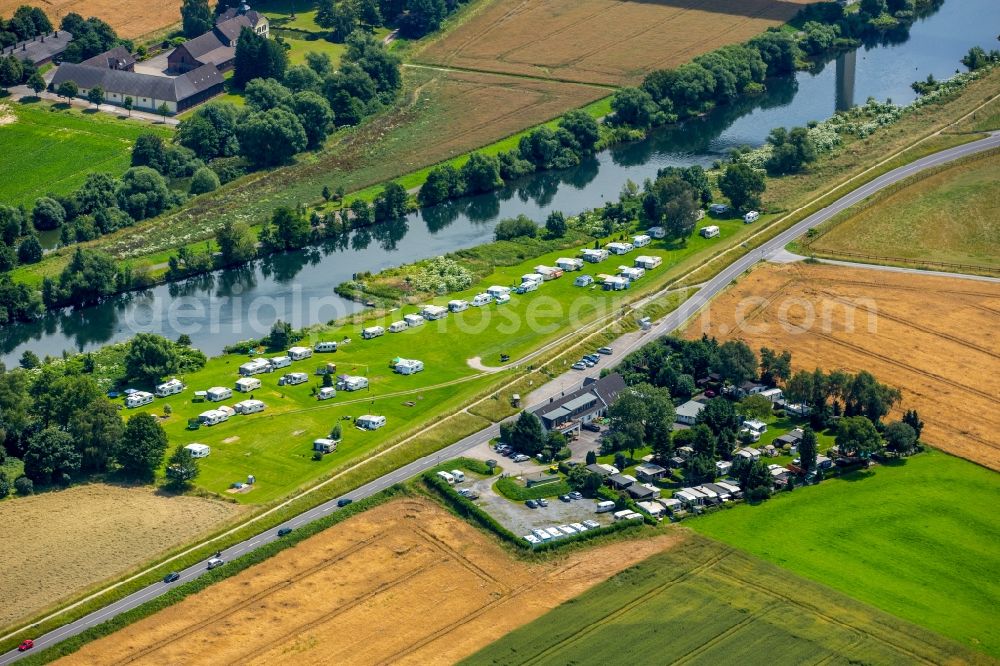 Aerial image Mülheim an der Ruhr - Riparian zones on the course of the river on Rhurtalhang in Muelheim on the Ruhr in the state North Rhine-Westphalia