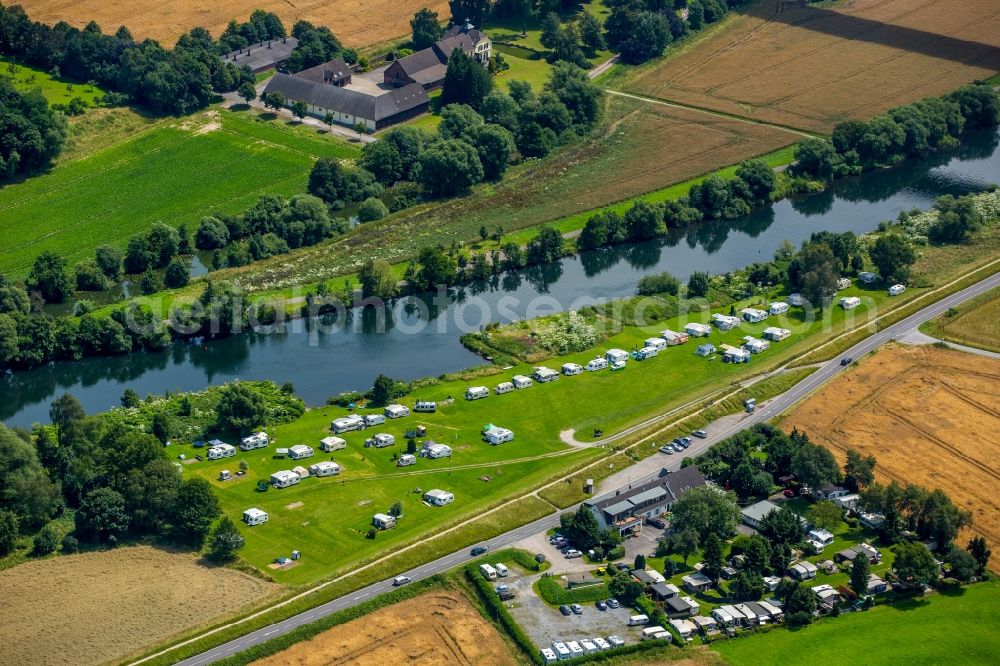 Aerial photograph Mülheim an der Ruhr - Riparian zones on the course of the river on Rhurtalhang in Muelheim on the Ruhr in the state North Rhine-Westphalia