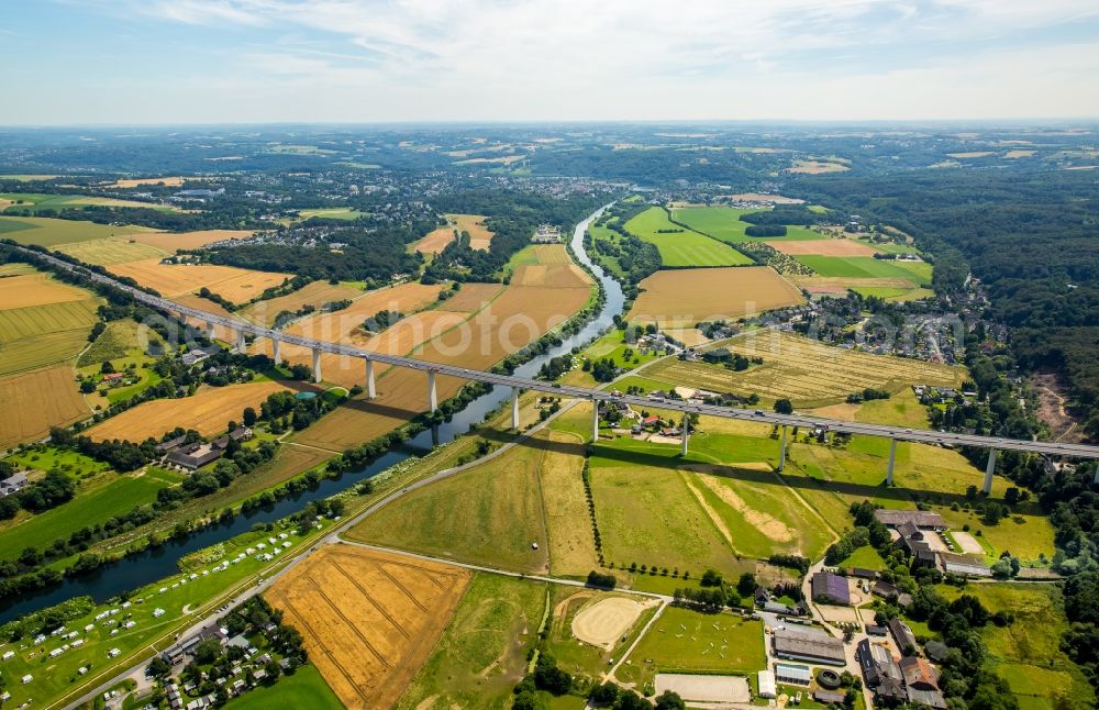 Aerial image Mülheim an der Ruhr - Riparian zones on the course of the river on Rhurtalhang in Muelheim on the Ruhr in the state North Rhine-Westphalia