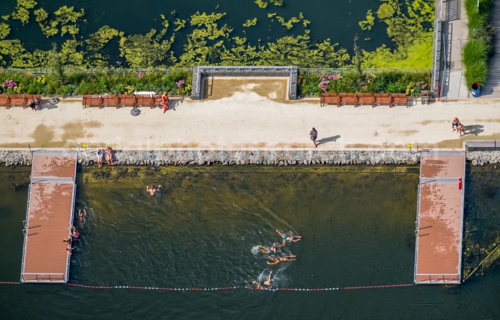 Aerial photograph Essen - Riparian zones on the course of the ruhr- river near the public bathing beach Seaside Beach Baldeney in Essen in the state North Rhine-Westphalia