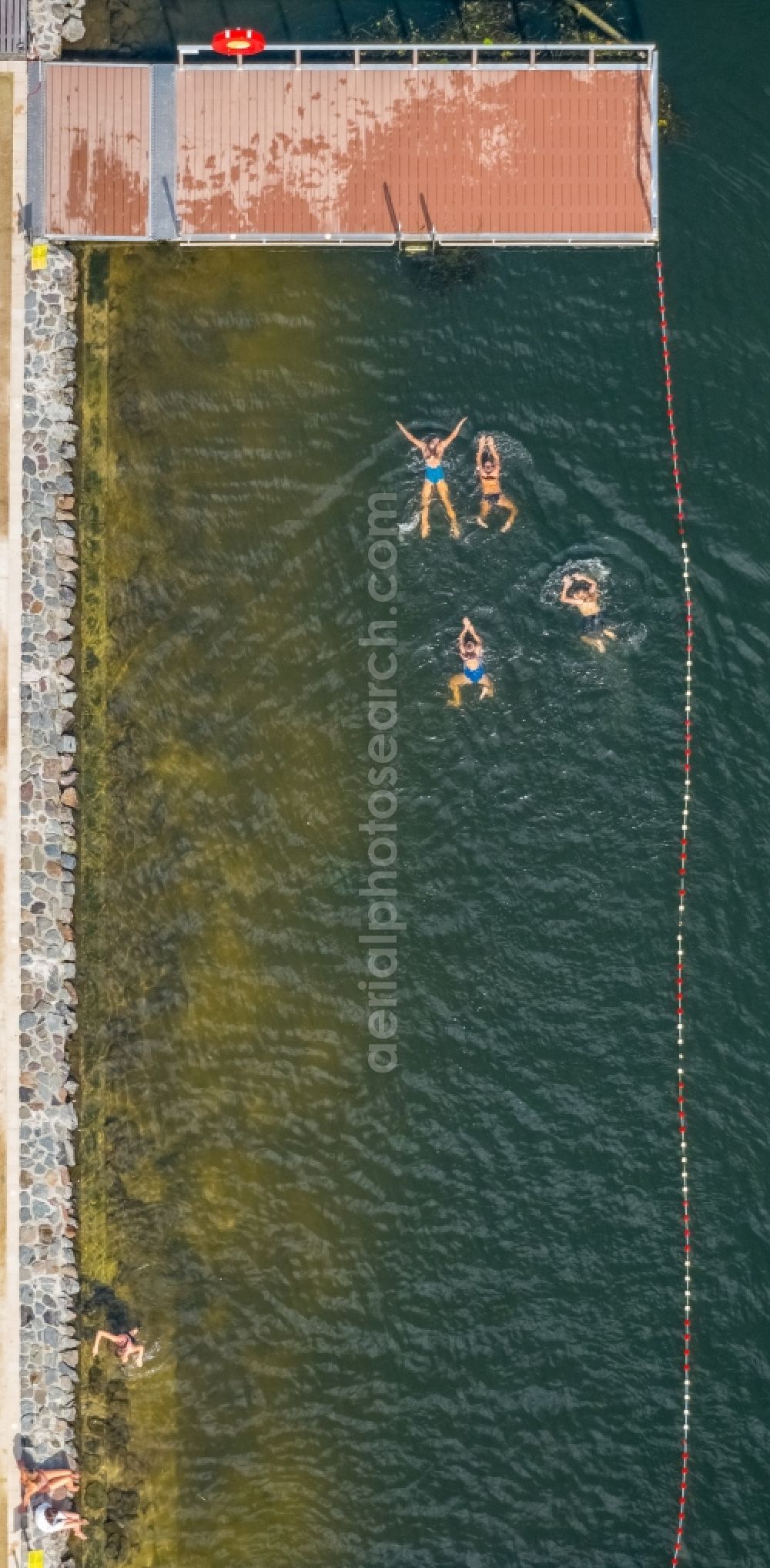 Essen from the bird's eye view: Riparian zones on the course of the ruhr- river near the public bathing beach Seaside Beach Baldeney in Essen in the state North Rhine-Westphalia