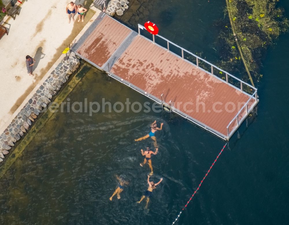 Aerial image Essen - Riparian zones on the course of the ruhr- river near the public bathing beach Seaside Beach Baldeney in Essen in the state North Rhine-Westphalia