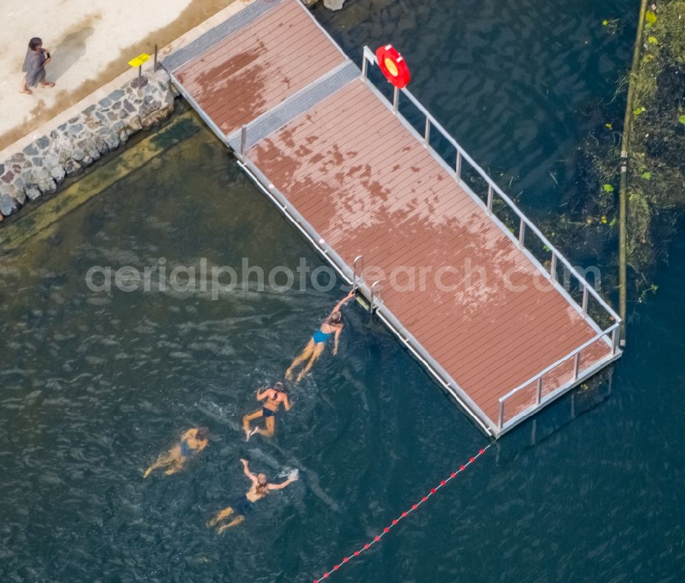 Aerial photograph Essen - Riparian zones on the course of the ruhr- river near the public bathing beach Seaside Beach Baldeney in Essen in the state North Rhine-Westphalia