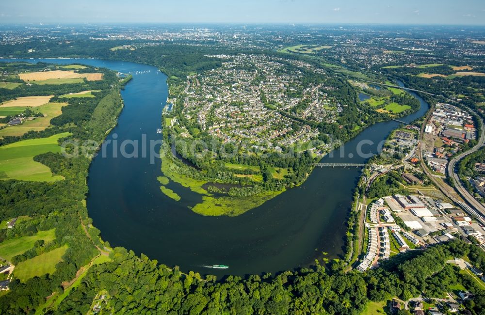 Essen from the bird's eye view: Riparian zones on the course of the river Ruhr with view of the Vogelschutzgebiet Heisinger Bogen in Essen in the state North Rhine-Westphalia