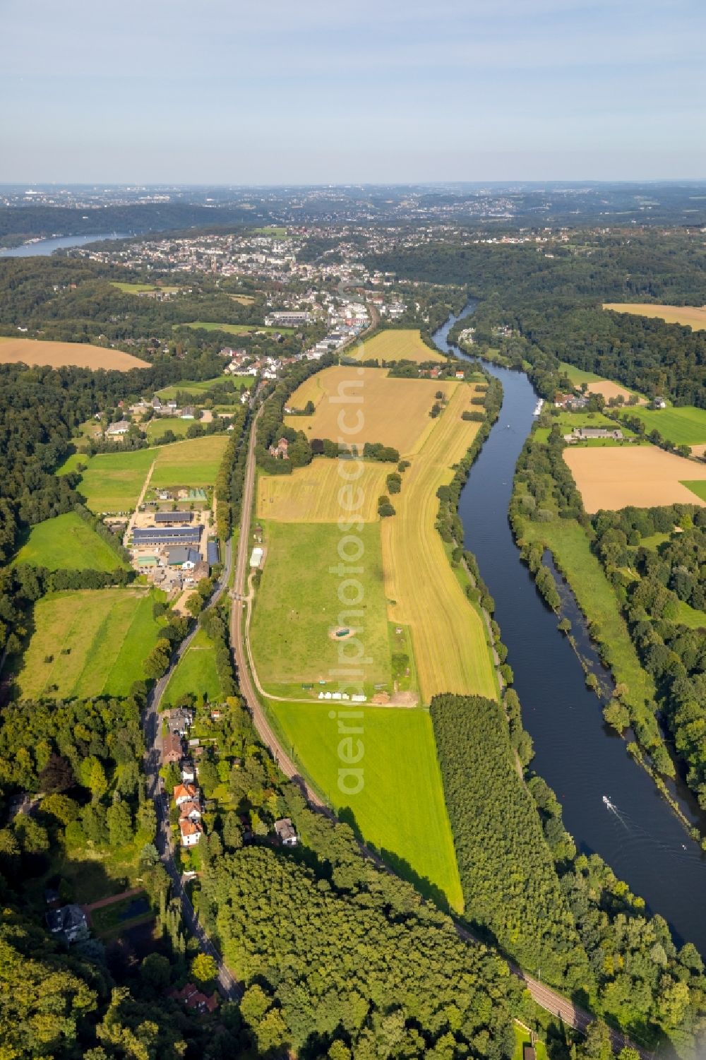 Aerial image Essen - Riparian zones on the course of the river of Ruhr with adjacent fields and forest areas in Essen in the state North Rhine-Westphalia, Germany